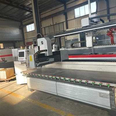 Automatinis CNC stiklo frezavimo ir gręžimo centras